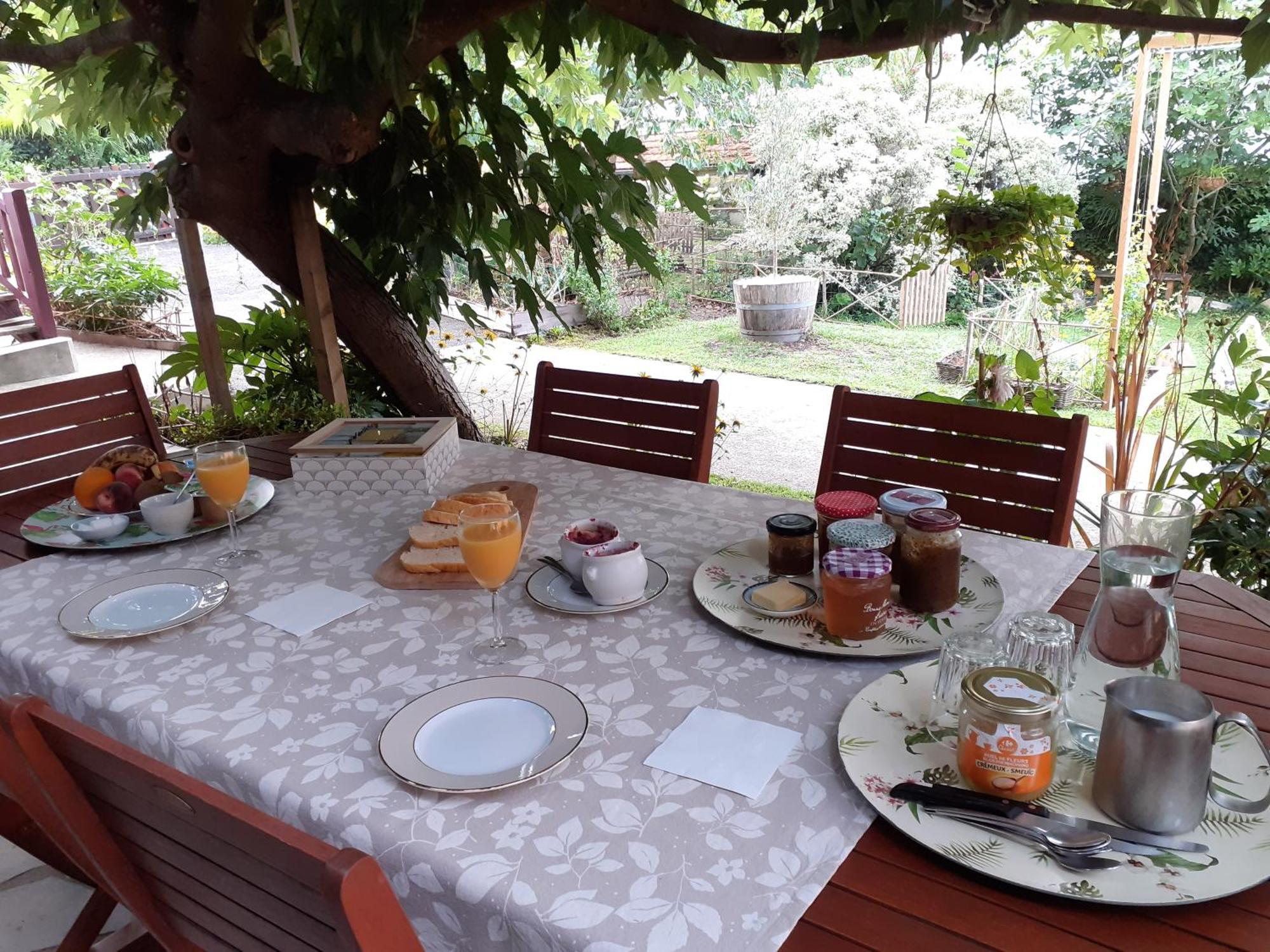 Au Bosquet, Chambre Et Salle De Bains Avec Petit Dejeuner A 600 M Du Centre Dans Un Cadre Calme Et Verdoyant Salies-de-Béarn Exteriér fotografie